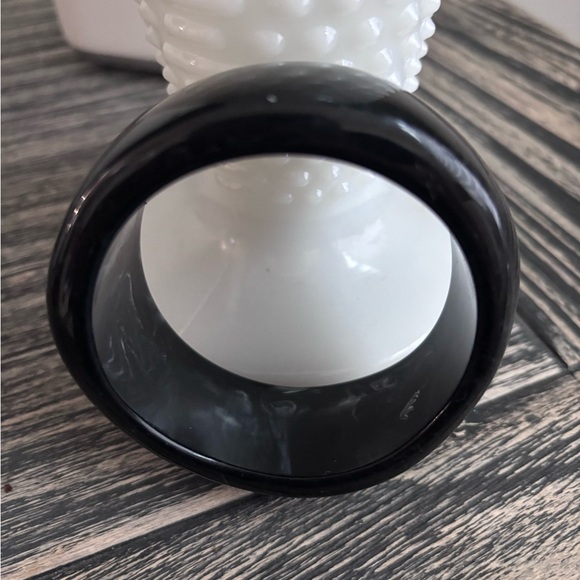 Elegant Black Women's Bracelet - Picture 2 of 2